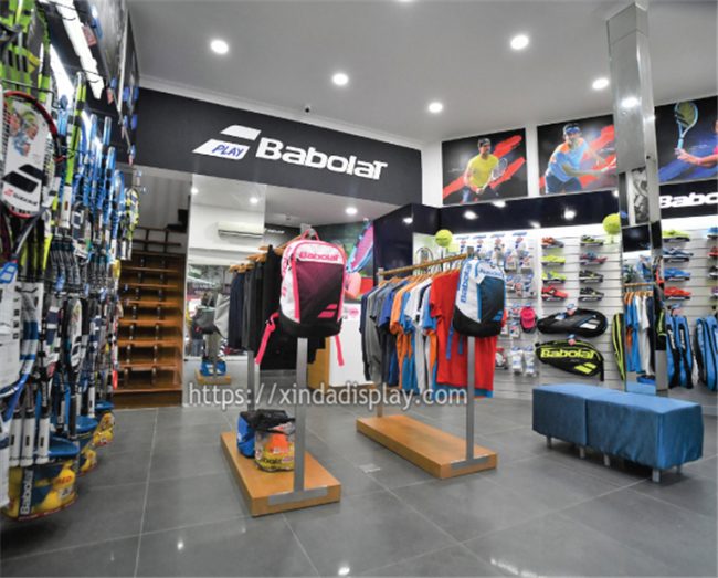 tennis shoe fitting store