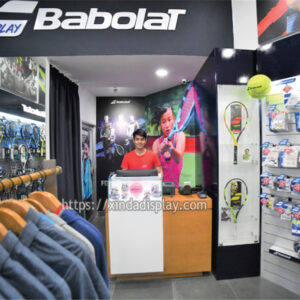 tennis shoe fitting store